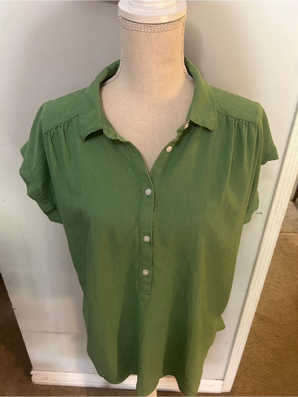Ann Taylor Factory Women's Green Button-Front Shirt